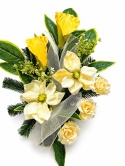 Stroik nagrobny z żółtymi kaliami i magnoliami - elegancka dekoracja na grób | 52 × 55 cm